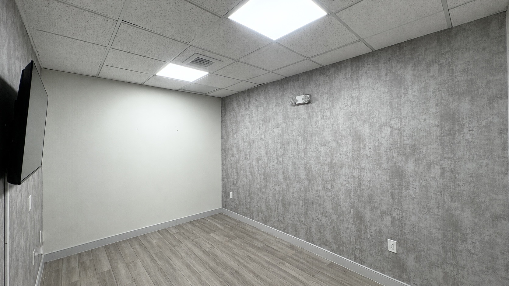 Suite 222 — 2950 CYPRESS BUILDING