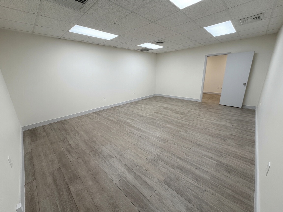 Suite 111 — 2950 CYPRESS BUILDING — 3/4