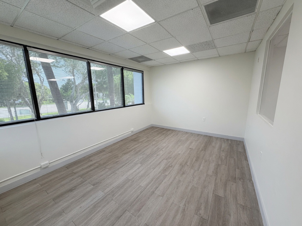 Suite 212 — 2950 CYPRESS BUILDING — 4/6