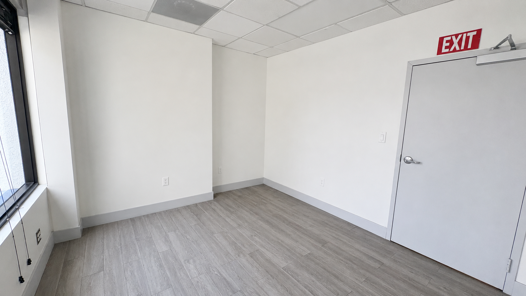 Suite 104+105 — 2950 CYPRESS BUILDING — 4/6