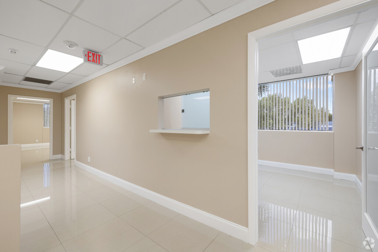 800 CYPRESS BUILDING — 17/19