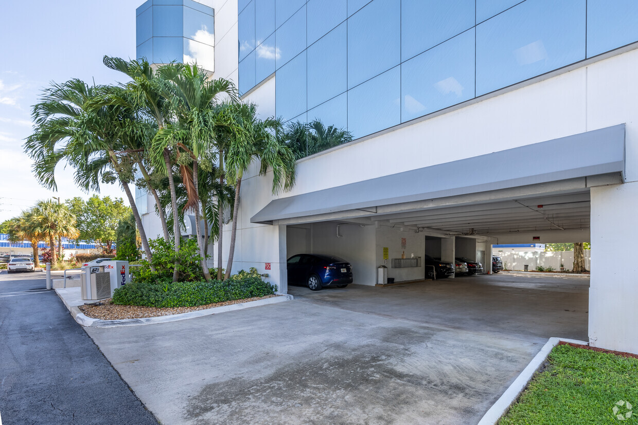 800 CYPRESS BUILDING — 6/19