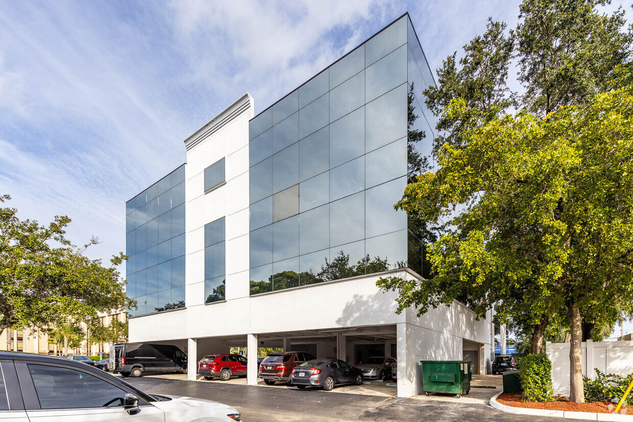 800 CYPRESS BUILDING — 2/19