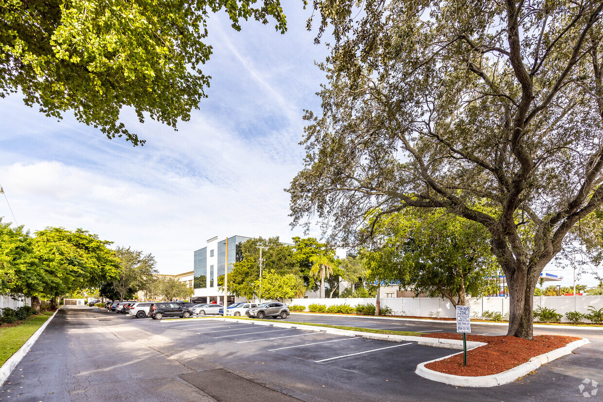 800 CYPRESS BUILDING — 3/19