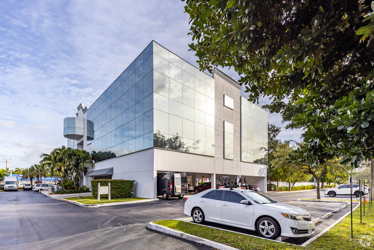 800 CYPRESS BUILDING — 4/19