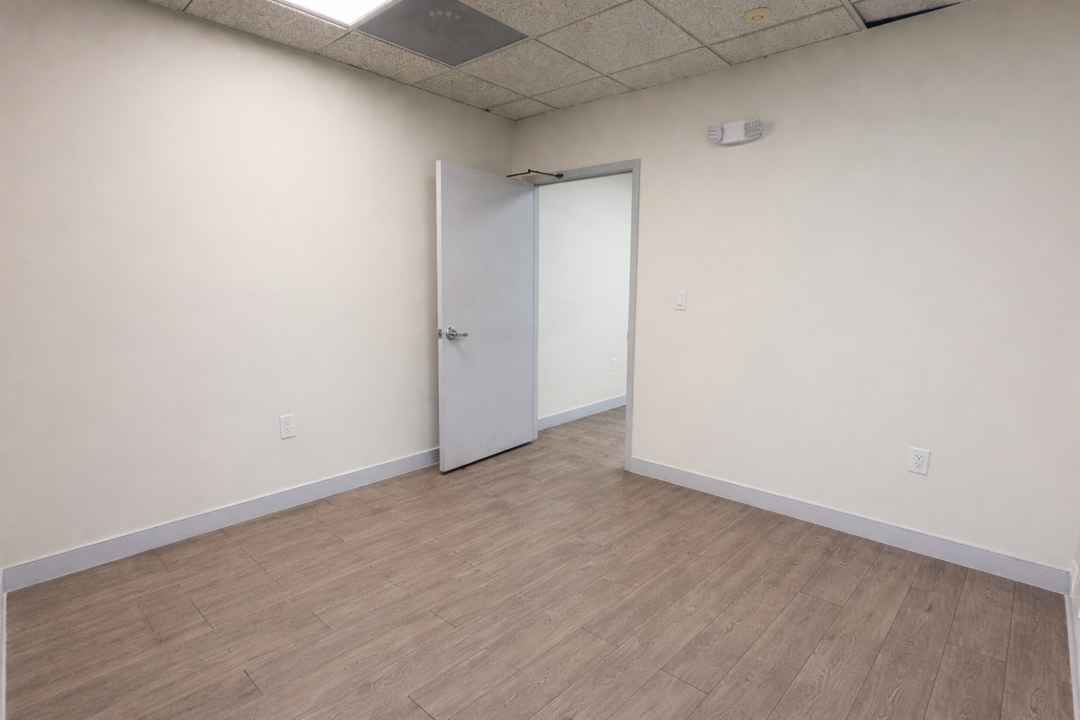 Suite 123 — 2950 CYPRESS BUILDING